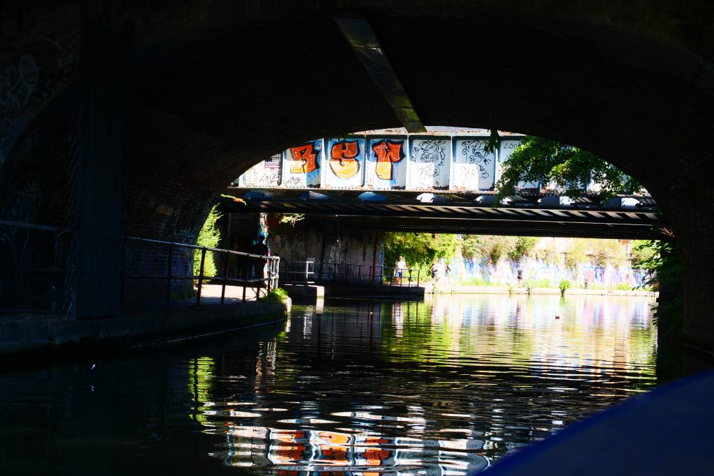 Blick durch einen Kanaltunnel